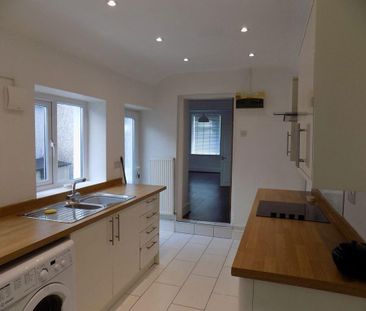 3 bedroom terraced house to rent - Photo 6