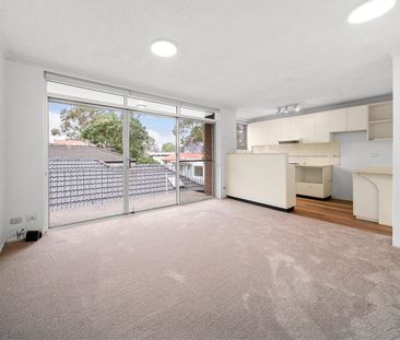 Renovated Conveniently Located Two Bedroom Apartment with Parking - Photo 5