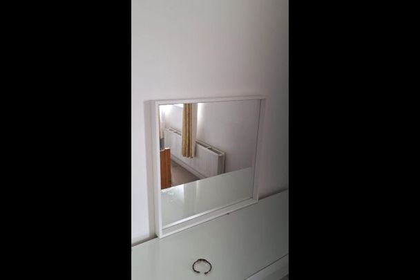 Room in a Shared Flat, Thornbury, NW4 - Photo 1