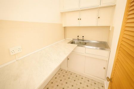 18734723, Clarendon Road, Bristol - Photo 2