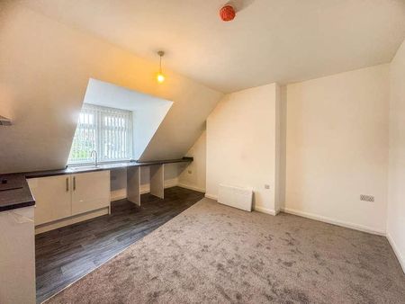 Flat D, Dixons Green Road, Dudley, West Midlands, DY2 - Photo 2