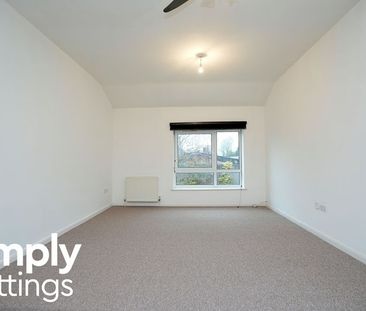 1 Bed property for rent - Photo 3