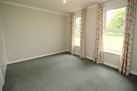 5 bedroom detached house to rent - Photo 4