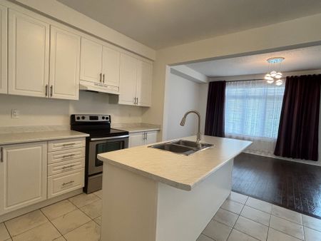 For Lease - 74 Beechborough Crescent, East Gwillimbury, Ontario - Photo 2