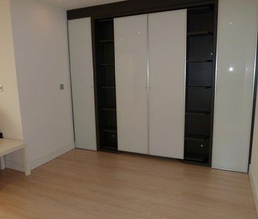 studio to rent No 1 Building, Gunwharf Quays, Portsmouth, PO1 - Photo 2