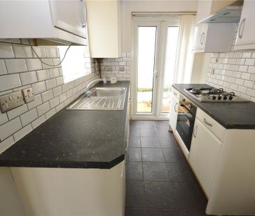 2 bedroom end of terrace house to rent - Photo 3