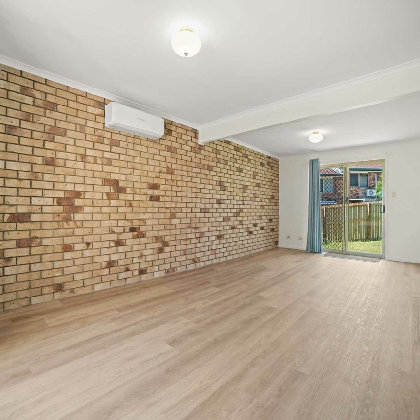 Freshly Renovated 3 Bed Townhouse Opposite Pool | Aircon & Private Yard Edens Landing - Photo 1