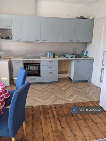 1 bedroom in a house share to rent - Photo 4