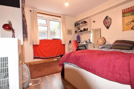 11 bedroom House in & 13B Brudenell Road, Leeds - Photo 3