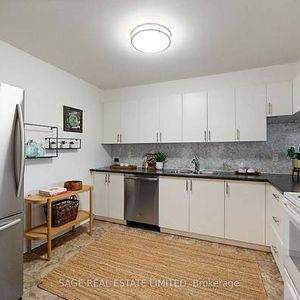 | ETOBICOKE | 3 BDRM + 1.5 BATH LAKESHORE APARTMENT FOR RENT - Photo 2