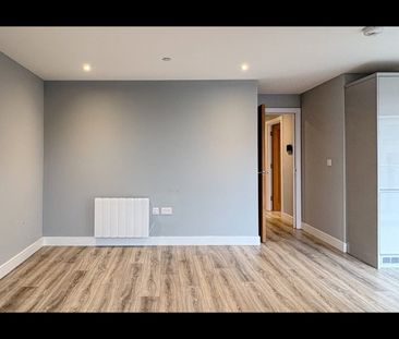 2 Bed Flat, High St, E17 - Photo 1