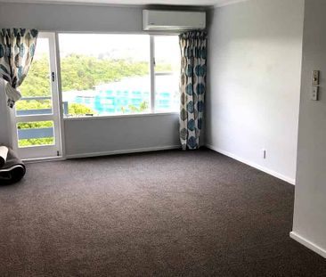 Warm and sunny 2 double bedroom flat - Photo 2