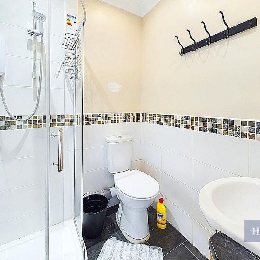 5 bedroom House To Let Total Size: 1680 SQ FT - Photo 1