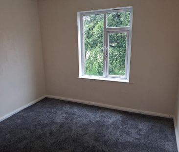 2 bedroom end of terrace house to rent - Photo 2