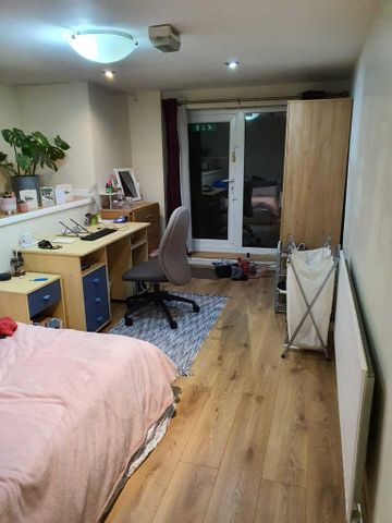 6 bedroom terraced house to rent - Photo 2