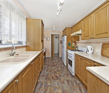 3 Bedrooms + Rumpus + Side Access - Photo 5 | Rentumo