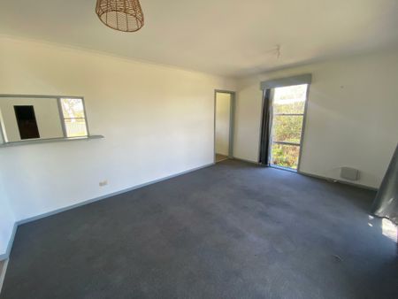 16 Village Drive, Hampton Park VIC - Photo 5