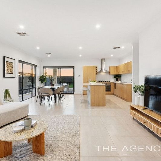 GRAND LIVING WITH PANORAMIC VIEWS - Photo 1