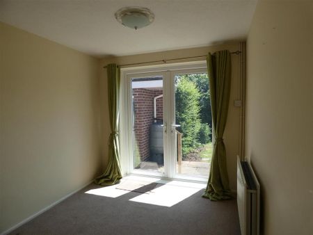2 bedroom detached bungalow to rent - Photo 3