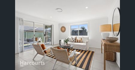 Near new, single level family home - Photo 3