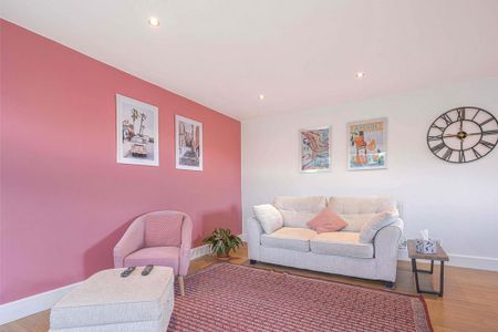 2 bedroom serviced apartment to rent - Photo 2