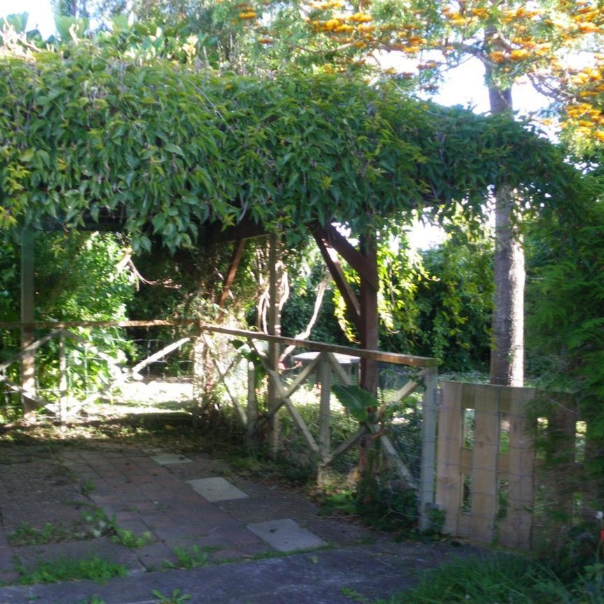 Tidy 2 bedroom brick and tile - Photo 1