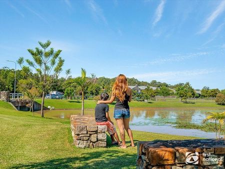 Walk to the beautiful Lakes Estate - Photo 5