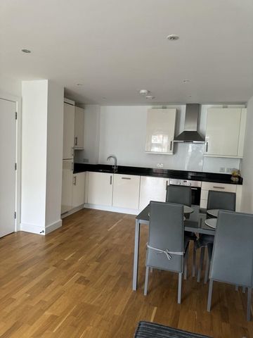 Room in a Shared Flat, Zenith Close, NW9 - Photo 4