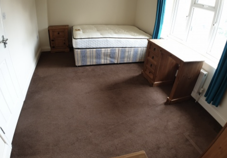 4 bedroom semi-detached house to rent - Photo 4