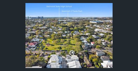 Spacious Modern 3-bedroom townhouse, 2-bathroom, 2-balconies, in a security gated complex with pool and conveniently located close to all amenities - Photo 5