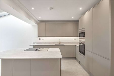 A recently refurbished four bedroom house, set close to the centre of Putney. - Photo 4