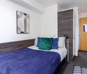 1 bedroom in a flat share to rent - Photo 5