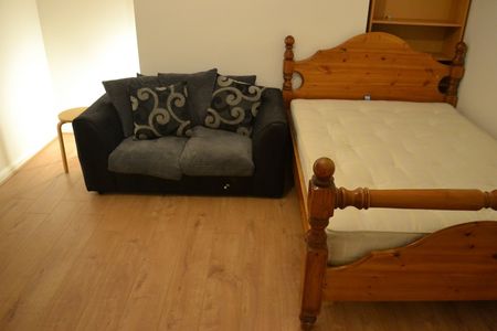 3 Bed Flat, Coldbath Street, SE13 - Photo 2