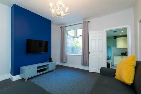 1 bedroom in a house share to rent - Photo 2