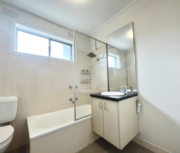 Immaculate Two Bedroom Ground Floor Apartment - Photo 6