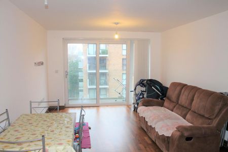 2 bedroom flat to rent - Photo 2