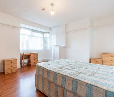 3 bedroom apartment to rent - Photo 5