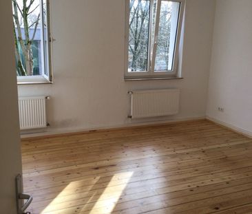 3- Zimmerwohnung mit abgeschliffenen Dielen und Balkon - Foto 2