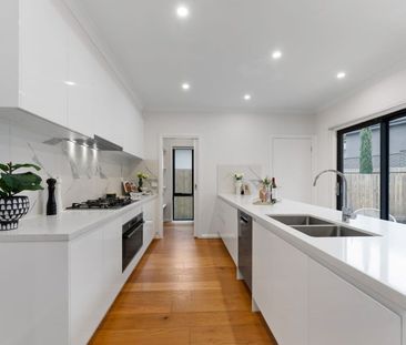 A Masterclass in Modern Family Luxury - Photo 4