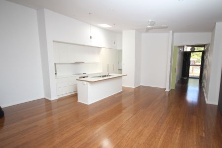 Modern Three Bedroom Duplex - Photo 3