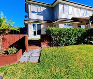 Spacious 1–2 Bedroom Unit with Private Entrance - Photo 2