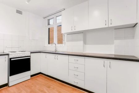 24/14 Edward Street,Bondi,New South Wales 2026, Sydney - Photo 3