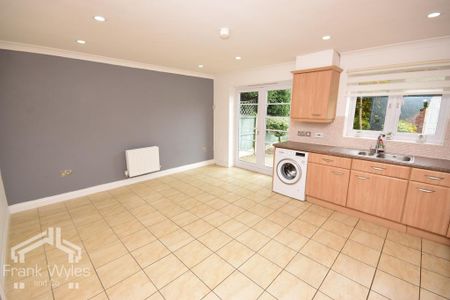 3 bedroom end of terrace house to rent - Photo 5