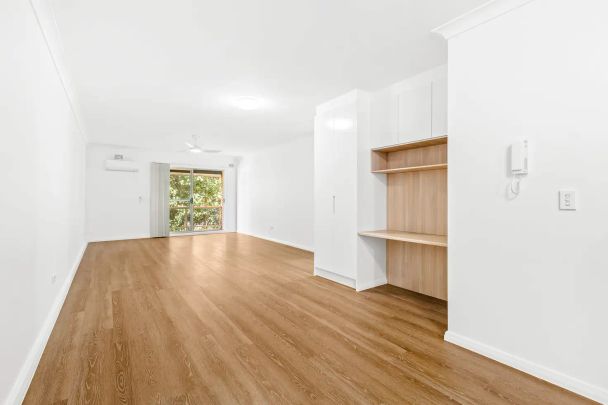 “Freshly renocated apartment in a central location” - Photo 1