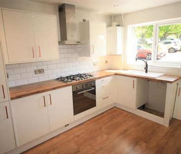 2 bedroom terraced house to rent - Photo 4