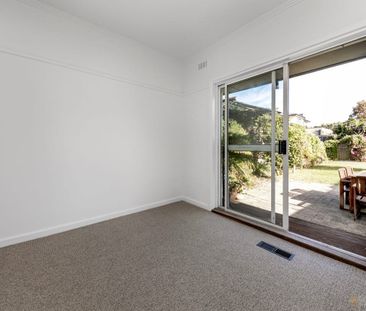 For Lease – Light-Filled Family Home in a Leafy Beaumaris Pocket - Photo 4