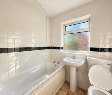 2 bedroom semi-detached bungalow to rent - Photo 6