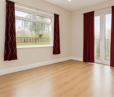 Flat, Elmdene Road, London, SE18 - Photo 1