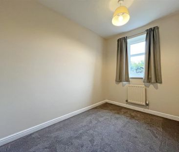 2 bedroom Semi-detached house to rent - Photo 3