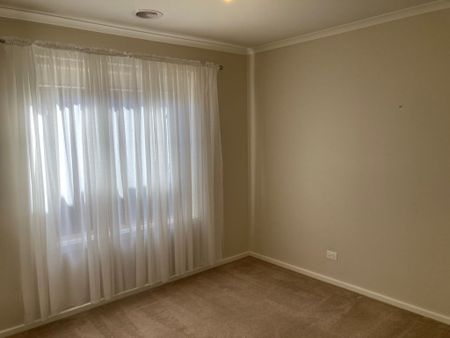 Modern Townhouse in North Shepparton! - Photo 4